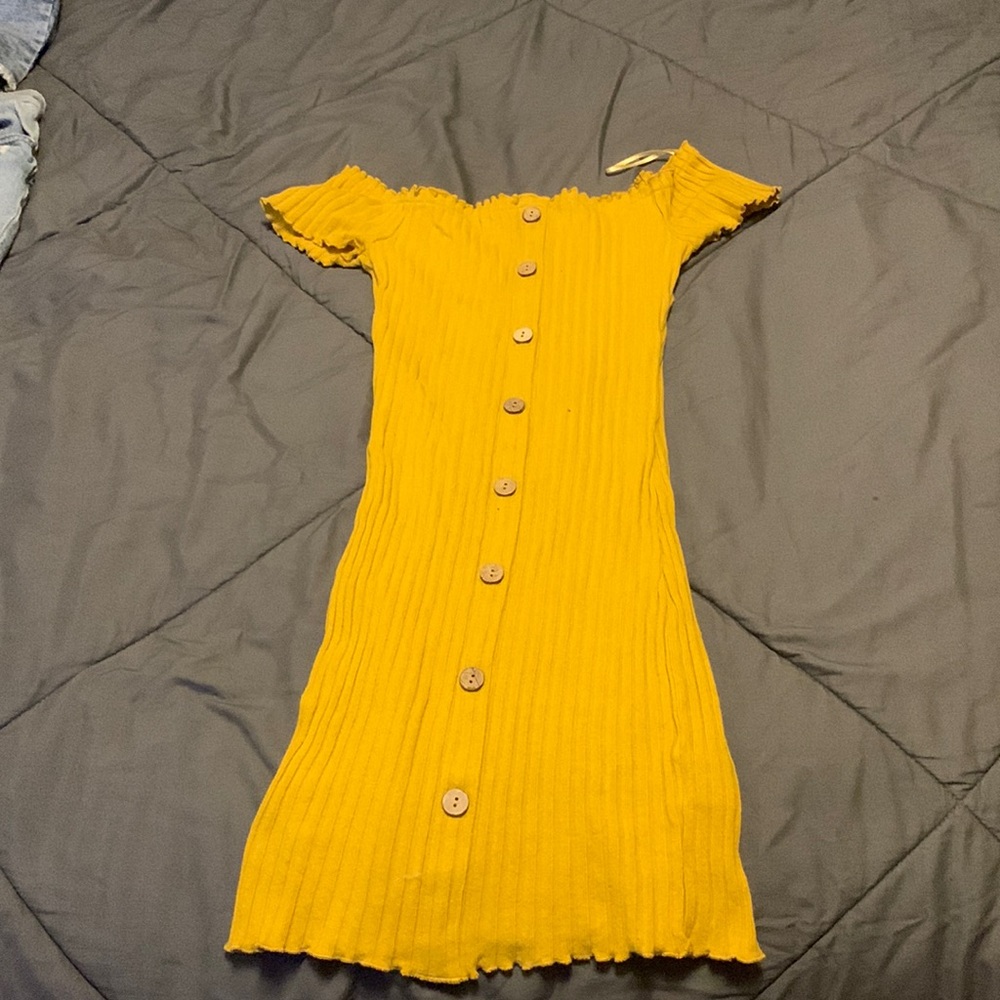 Cute yellow dress!